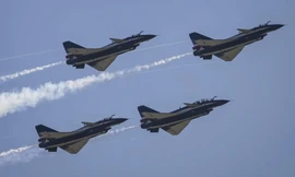 Trung Quốc điều máy bay vượt đường trung tuyến sau khi cảnh báo bà Thái Anh Văn