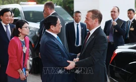 Thủ tướng Phạm Minh Chính tiếp Chủ tịch Đảng nước Nga Thống nhất Dmitry Medvedev ngày 22/5. (Ảnh: TTXVN)