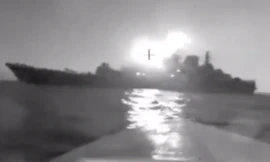 Hình ảnh từ camera chiếc xuồng không người lái Ukraine tiếp cận chiến hạm Nga ở Biển Đen đầu tháng 8. (Ảnh: X)