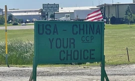 Một tấm biển ở Grand Forks, Bắc Dakota, nơi dự án của tập đoàn Fufeng gây lo ngại nguy cơ do thám