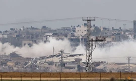 Xe tăng và binh lính Israel hoạt động ở Dải Gaza ngày 21/12. (Ảnh: Reuters)