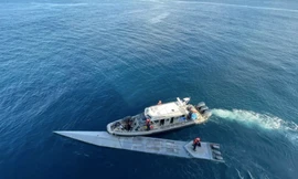 Con tàu nửa chìm chở ma tuý bị tàu của Hải quân Colombia chặn được