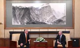 Thủ tướng Hungary Viktor Orban và Tổng thống Nga Vladimir Putin trong cuộc gặp ở Bắc Kinh ngày 17/10. (Ảnh: Reuters)