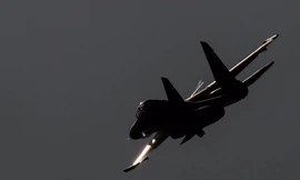 Nga điều Su-30 xua máy bay không người lái Mỹ trên Biển Đen