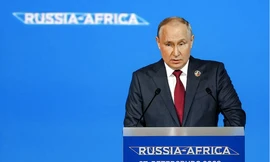 Tổng thống Nga Vladimir Putin phát biểu tại hội nghị thượng đỉnh Nga - châu Phi tại St. Petersburg ngày 27/7. (Ảnh: Tass)