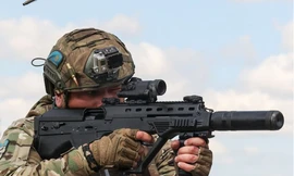 Lính Ukraine ở bãi huấn luyện thuộc vùng Donetsk ngày 24/7. (Ảnh: Reuters)