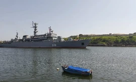 Tàu Hải quân Nga Perekop cập cảng Havana ngày 11/7. (Ảnh: CNN)