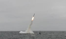 Tàu ngầm USS Annapolis (SSN 760) phóng một tên lửa Tomahawk trên vùng biển California năm 2018