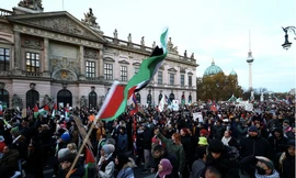 Cuộc biểu tình ở Berlin ngày 4/11 để phản đối hành động ném bom vào Dải Gaza. (Ảnh: Reuters)