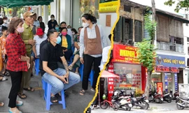 Trái ngược với các ngân hàng, 'phố vàng' Hà Nội vắng tanh vắng ngắt 