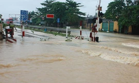 Đường sắt ngập nặng, huỷ toàn bộ tàu vào Nam