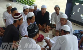 Chuyện lạ ở miền Tây: Đàn ông mặc váy, đàn bà làm chủ