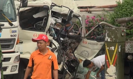 Đầu xe tải biến dạng sau tai nạn kinh hoàng.