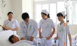 Nhân viên y tế đổi mới phong cách, thái độ phục vụ của cán bộ y tế hướng tới sự hài lòng của người bệnh.