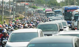 Cửa ngõ Sài Gòn kẹt xe kinh hoàng ngày đầu đợt nghỉ lễ 