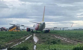 Máy bay của Vietjet trượt khỏi đường băng vào trưa 14/6.