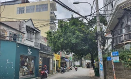 Khu vực có người tự cách ly tại nhà do tiếp xúc gần với người nghi mắc COVID-19.