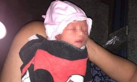 Bé trai bị bỏ rơi trong hẻm ở TPHCM.