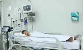 Bệnh nhân ngộ độc pate Minh Chay đang điều trị tại Bệnh viện Chợ Rẫy.