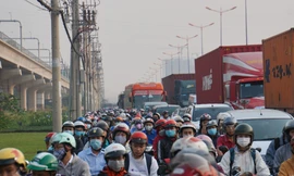 Cửa ngõ Sài Gòn kẹt xe kinh hoàng trong ngày đưa ông Táo về trời