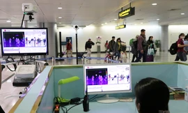 Cận cảnh quy trình kiểm dịch virus corona ở sân bay Tân Sơn Nhất