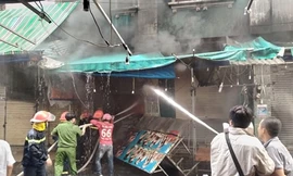 Cháy lớn trong chợ thời trang sầm uất bậc nhất Sài Gòn