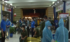 Xuyên đêm lấy mẫu xét nghiệm COVID-19 ở chợ đầu mối, khu công nhân TPHCM