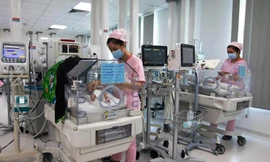 Song Nhi đang được chăm sóc đặc biệt sau phẫu thuật.