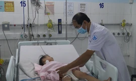 Bé gái đang hồi phục tốt sau phẫu thuật.