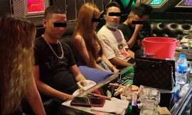 Nhiều thanh niên phê ma túy tại phòng thu âm không phép.