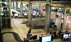 Cận cảnh sân bay Tân Sơn Nhất trước giờ ngừng nhập cảnh người từ nước ngoài về