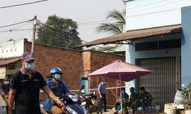 Phong tỏa khu vực liên quan thanh niên nhập cảnh trái phép cùng 2 ca mắc COVID-19