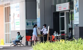 An ninh thắt chặt tại Bệnh viện Quốc tế City sau khi có người nghi mắc COVID-19