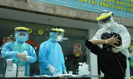 Lấy mẫu xét nghiệm COVID-19 ở TPHCM. Ảnh minh họa.