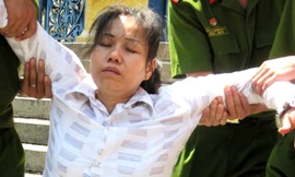 Đổ xăng đốt nhà, thiêu chết mẹ chồng