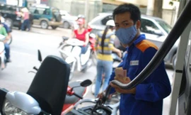 1 lít xăng cõng 4 loại thuế, 3 loại phí