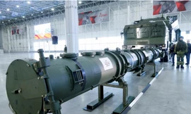 Các bộ phận của hệ thống tên lửa hành trình SSC- 8/9M729 được Bộ Ngoại giao và Quốc phòng Nga trưng bày tại Moscow ngày 23/1/2019. Ảnh: Getty Images. 