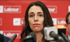Thủ tướng New Zealand Jacinda Ardern cho biết, chính phủ sẽ thắt chặt việc sở hữu súng cá nhân.