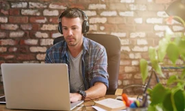 Một nghiên cứu mới đã đưa ra kết luận ngược đời: Vừa làm việc, vừa nghe nhạc sẽ khiến giảm hiệu suất và sự sáng tạo.