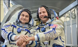 Hai nhà du hành vũ trụ thoát chết kỳ diệu năm ngoái lại trở lại Trạm vũ trụ quốc tế hôm 14/3. Ảnh: NASA