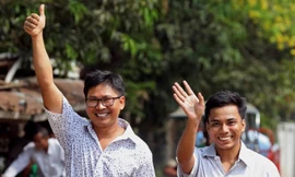 Hai phóng viên Reuters vui mừng trong ngày được trả tự do.