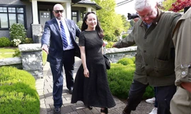 Mạnh Vãn Châu xuất hiện với vẻ bề ngoài và thần thái khác hẳn mọi lần, đúng đẳng cấp của con gái tỷ phú.