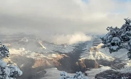 Sa mạc Arizona tuyệt đẹp với tuyết phủ dày những ngày đầu năm mới.