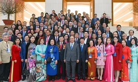 Thủ tướng Nguyễn Xuân Phúc và đoàn kiều bào tiêu biểu về dự Xuân Quê hương 2019. Ảnh: Quang Hiếu