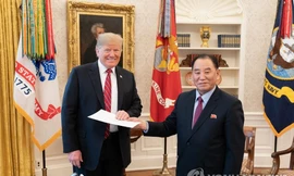 Ông Kim Yong Chol, đặc phái viên Triều Tiên đã trao bức thư của nhà lãnh đạo Kim Jong Un tới Tổng thống Mỹ Donald Trump hồi tháng 1 năm 2019 tại Washington. Ảnh: Nhà Trắng.
