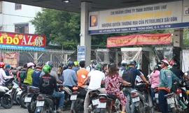 Hơn 100 cửa hàng ở TPHCM thiếu xăng