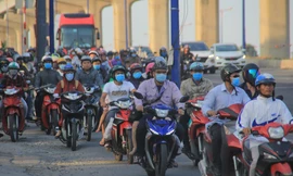 Người dân nườm nượp trở lại TPHCM sau kỳ nghỉ lễ