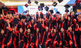 ẢNH: Những khoảnh khắc đáng nhớ tại buổi trao học bổng Nâng bước thủ khoa 2023