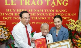 Cán bộ lão thành trăm tuổi căn dặn lãnh đạo TPHCM: 'Sâu sát quần chúng, vì lợi ích người dân'