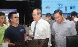 Bí thư Thành ủy TPHCM 'đi học' tại cuộc trình diễn khởi nghiệp